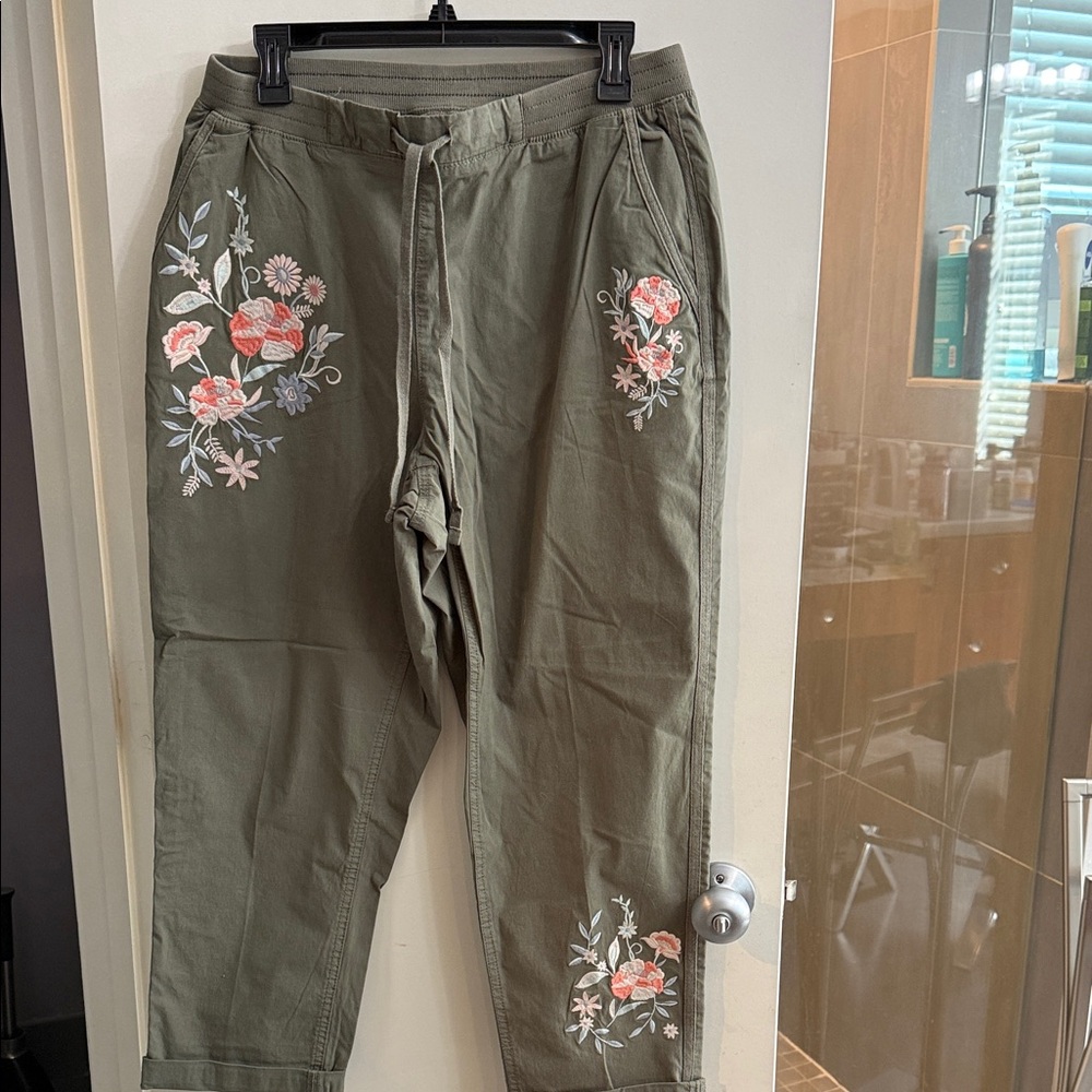 Style & Co. Olive Green Cargo Pants with Pink Floral Embroidery - NWOT